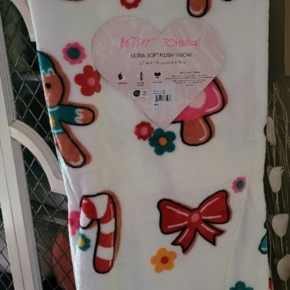 Betsy Johnson Christmas Gingerbread House Plush Throw